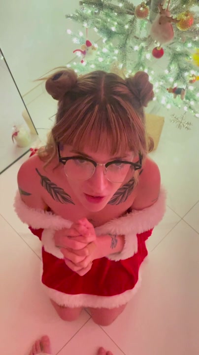 Enjoy An Extremely Messy, Tipsy Christmas Facial Video