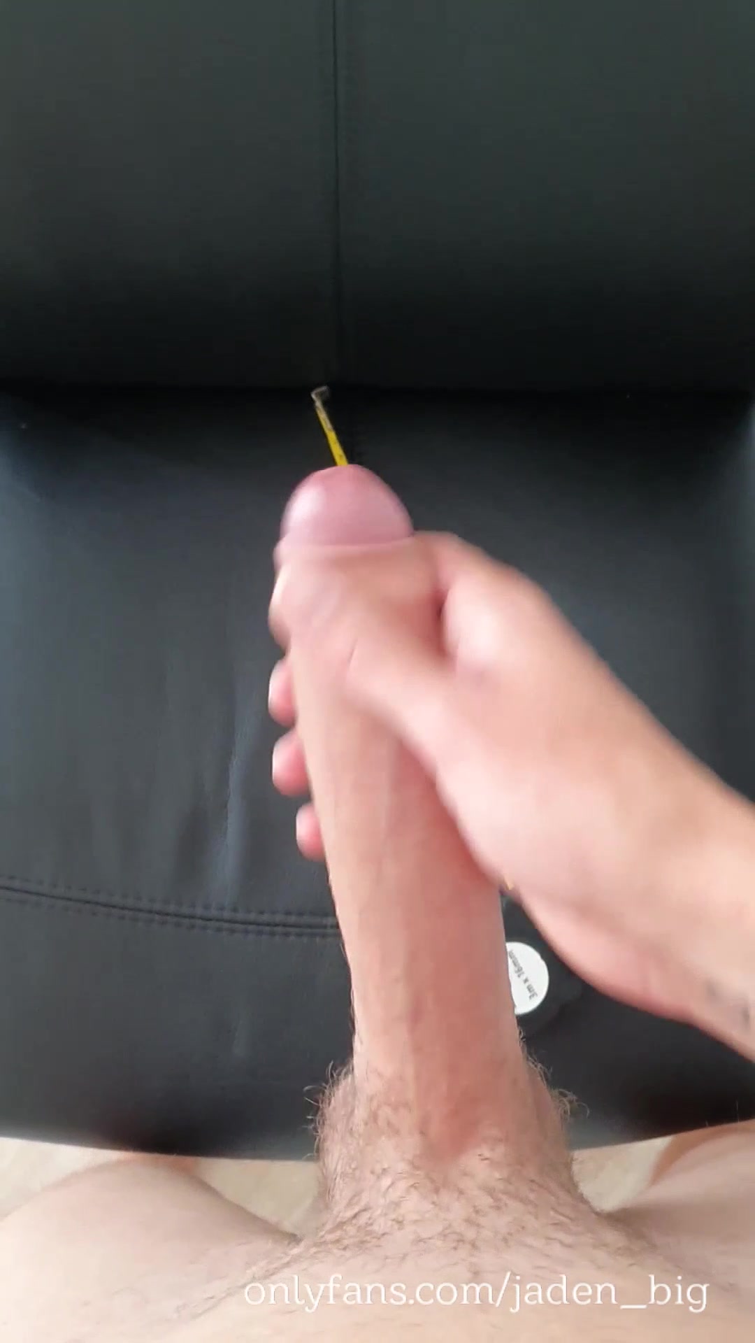 So I Tried To Use The Measuring Tape Which Turned Out Rather Difficult With Only One Hand Available For Holding And Measuring. Should Have Used A Tripod Haha. Anyways, Enjoy The Video