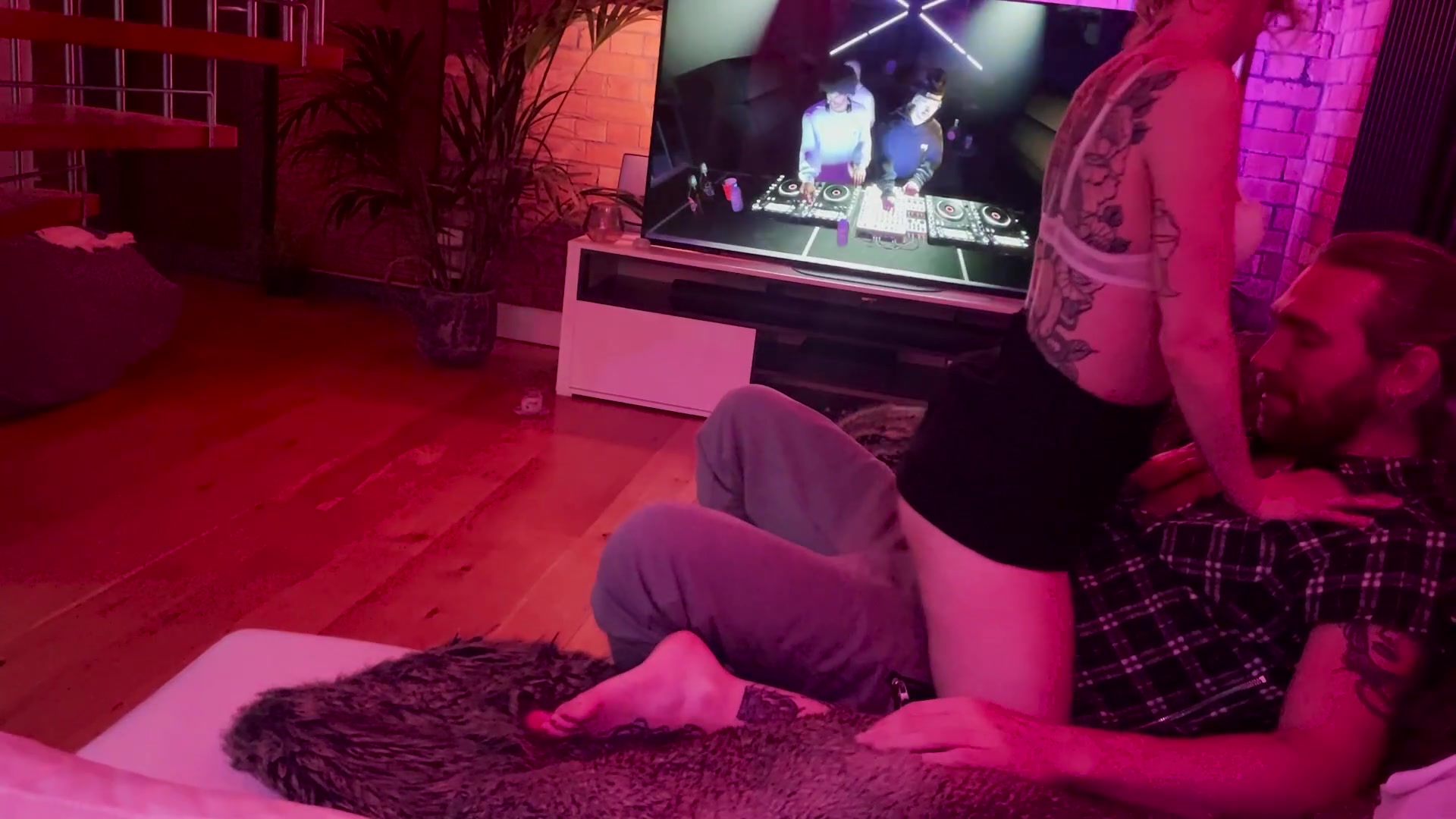 20 Minute Strip Tease, Blowjob & Fuck Video Ending In A Facial