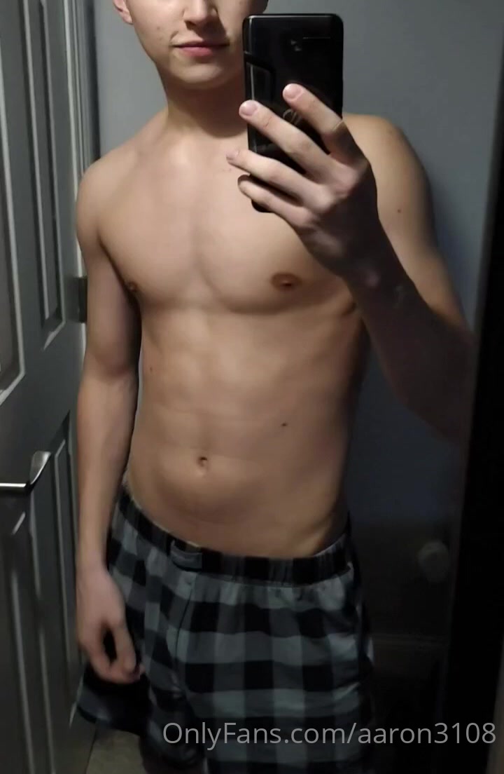 Showing Off In The Mirror - 2021-01-28
