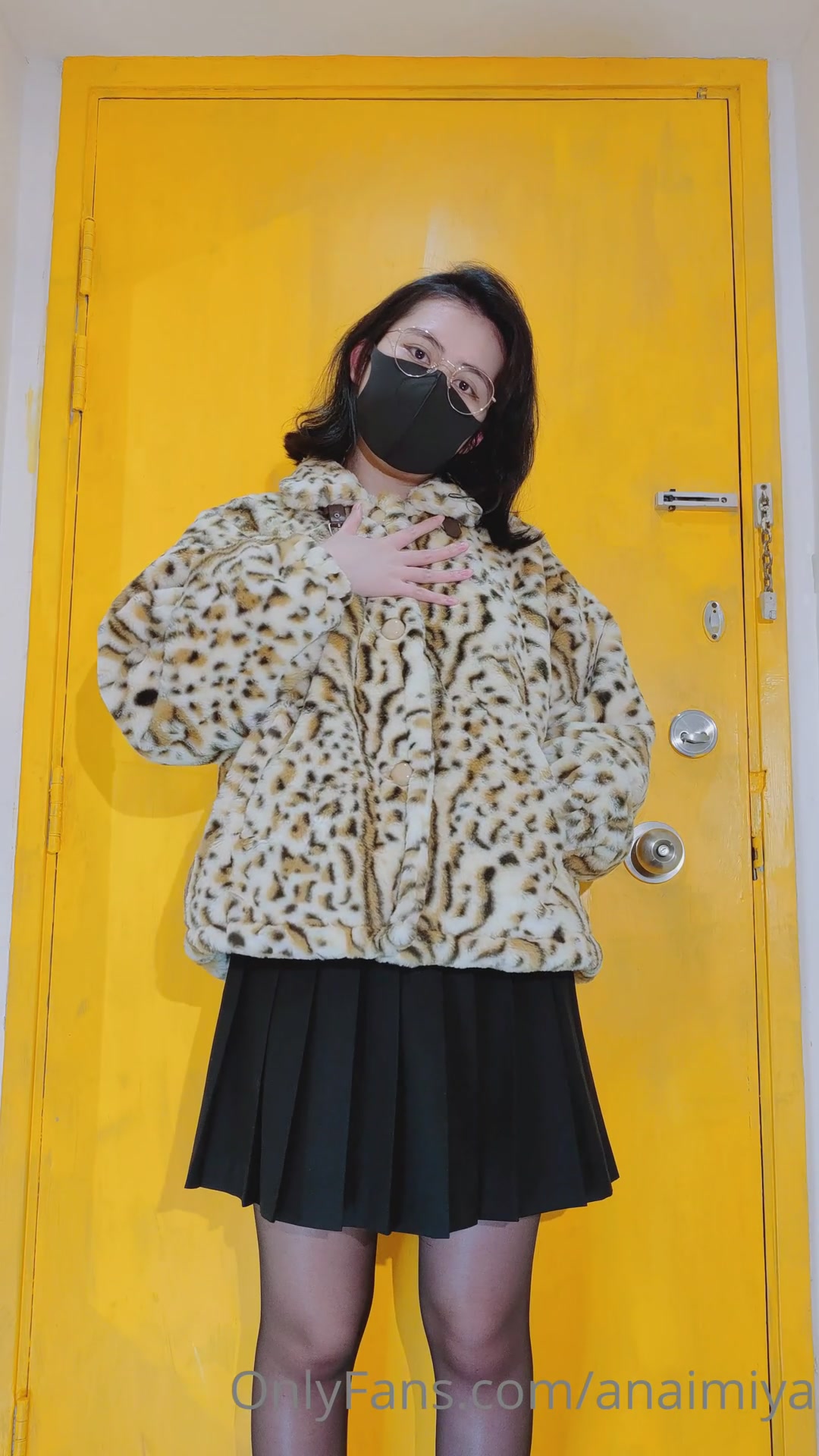 Did I Wipe The Glass Clean Enough~? 2/3