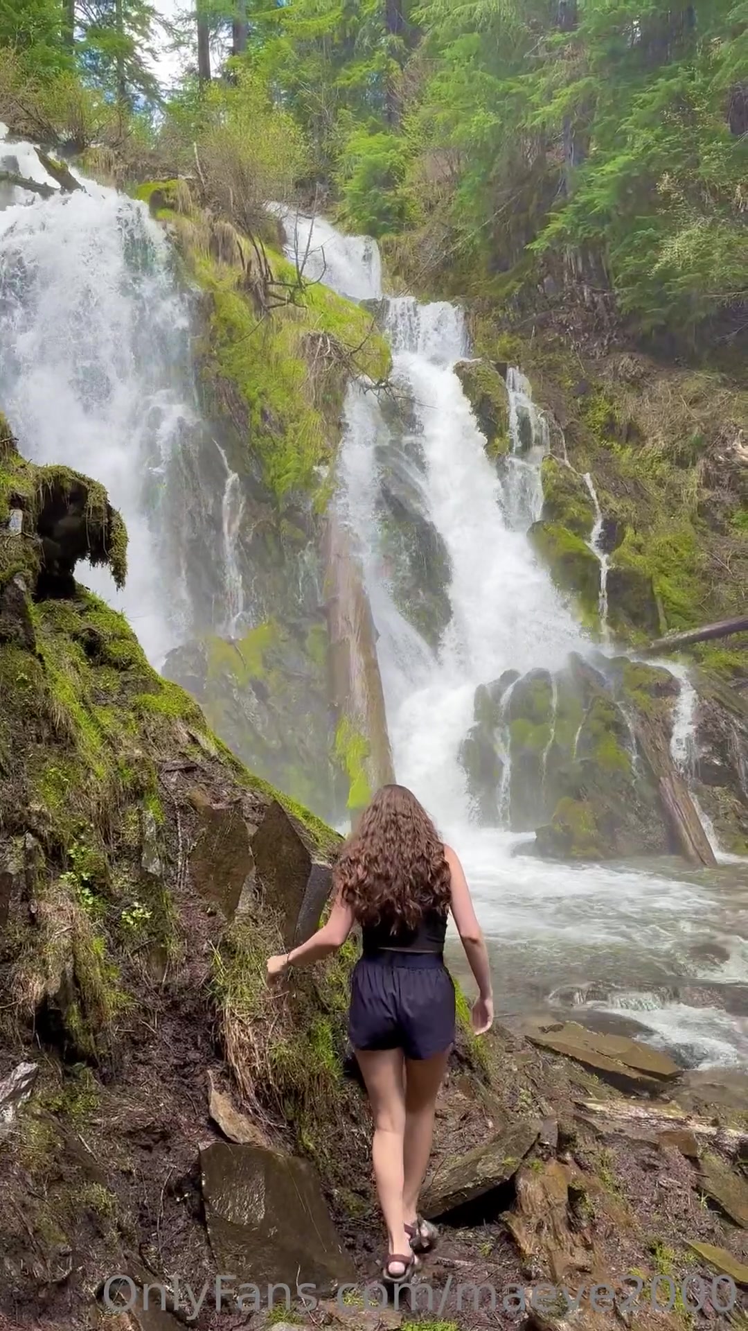 Flashing My Tiddies Had Me Feeling Wetter Than This Waterfall (2)
