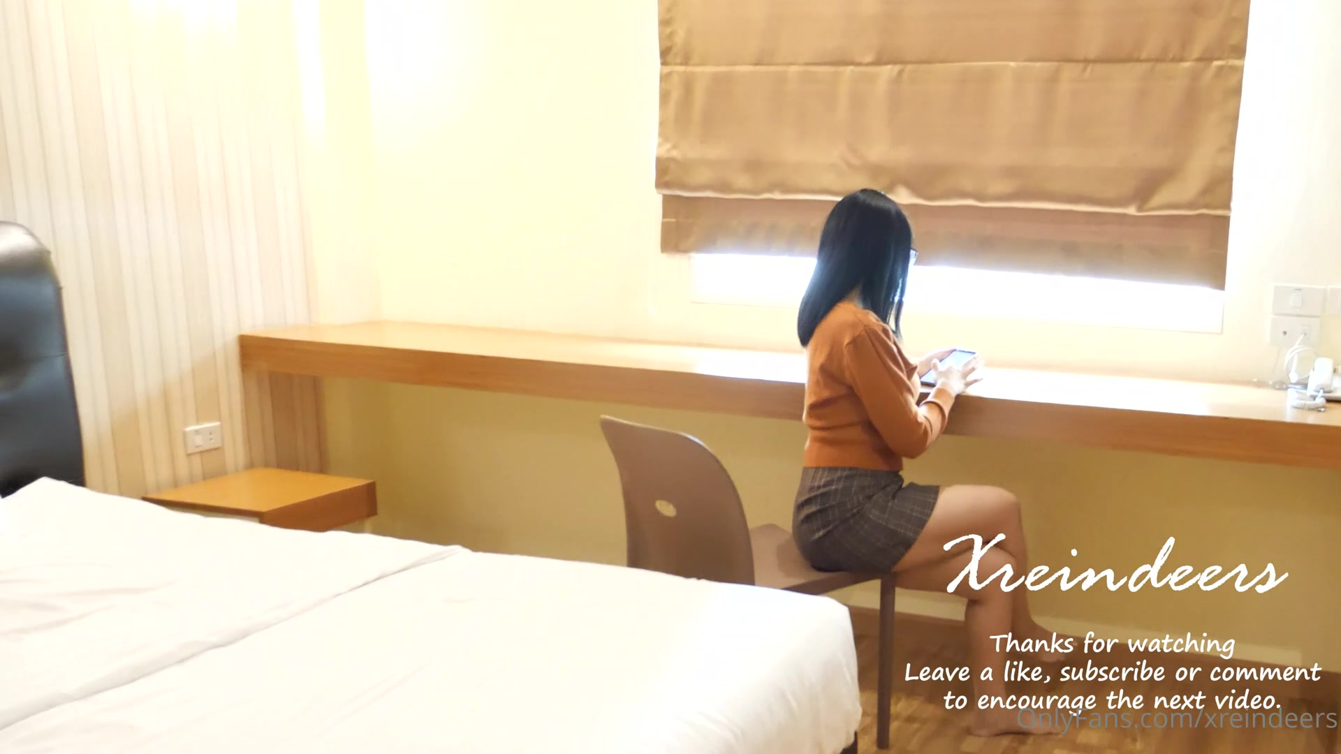 The Nerdy Girlfriend Turns Her Look Into A Hot Girl And Gives Her Ass (Full) - Xreindeers