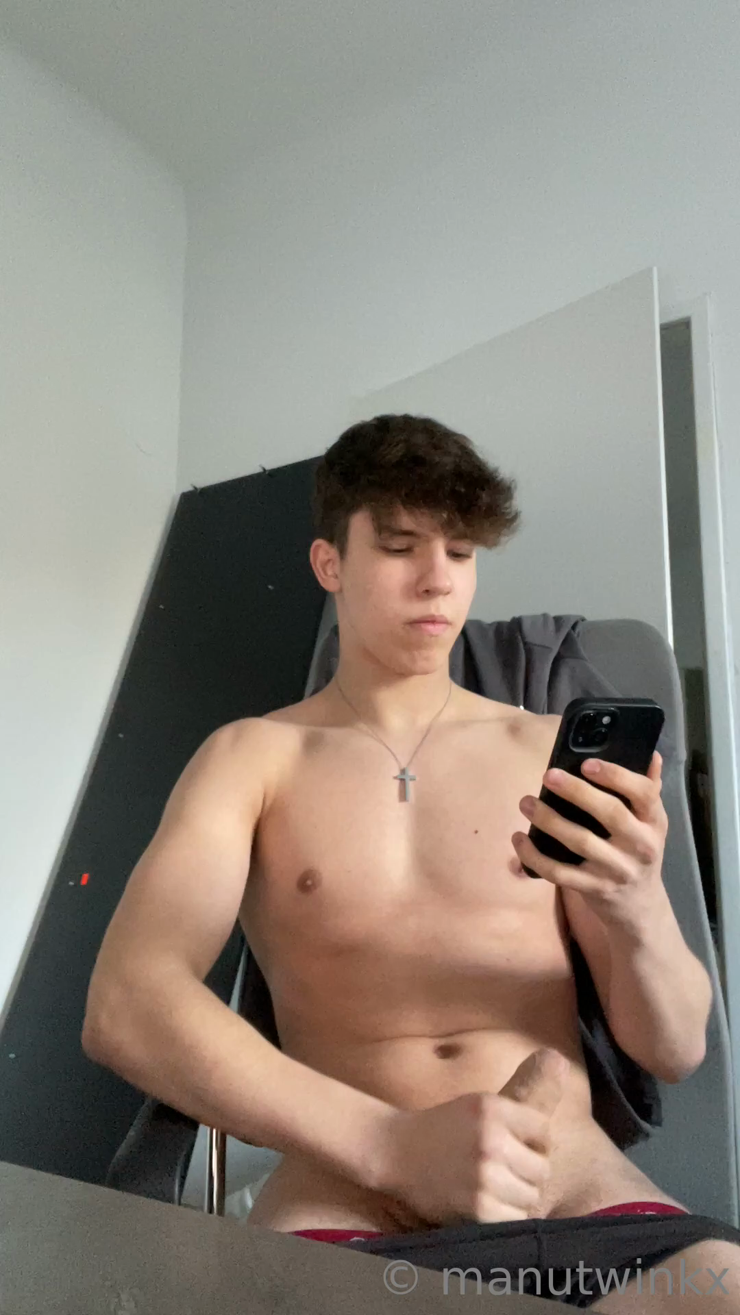 Behind The Scenes: 2/2