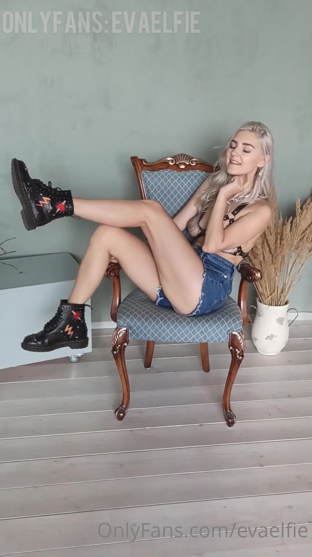 Rock And Roll Babe