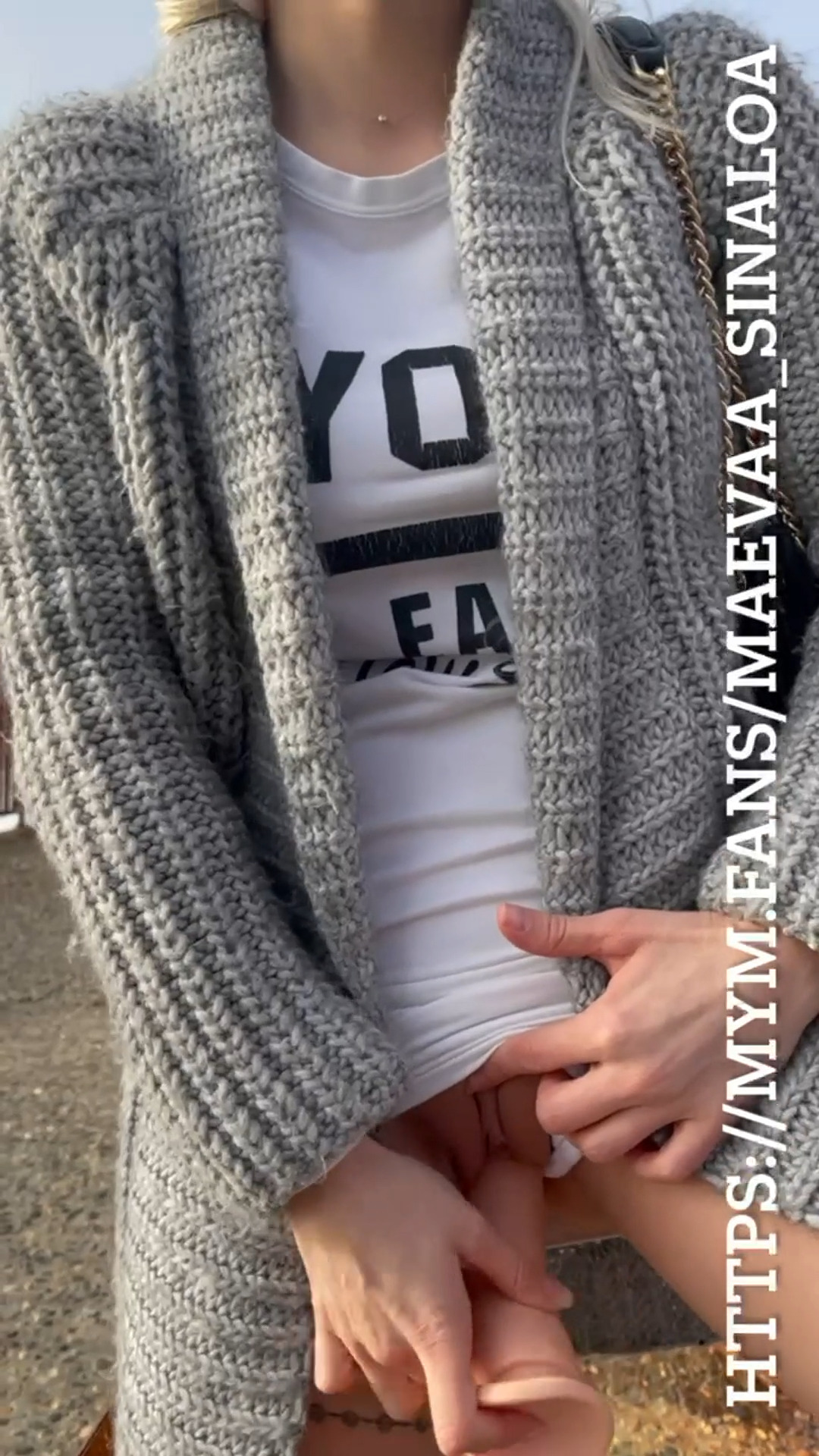 58 - Je Me Touche Et Me Gode La Chatte En Public