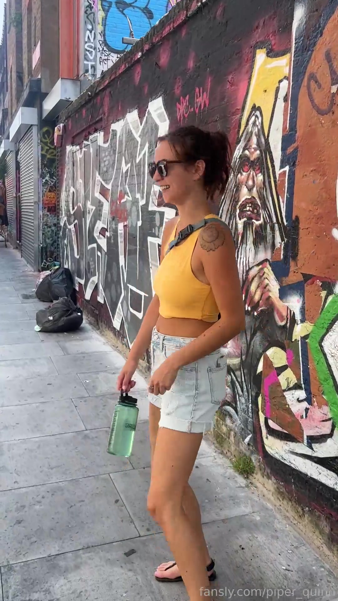 Just Wanna Travel The World And Flash Everywhere I Go 1/3