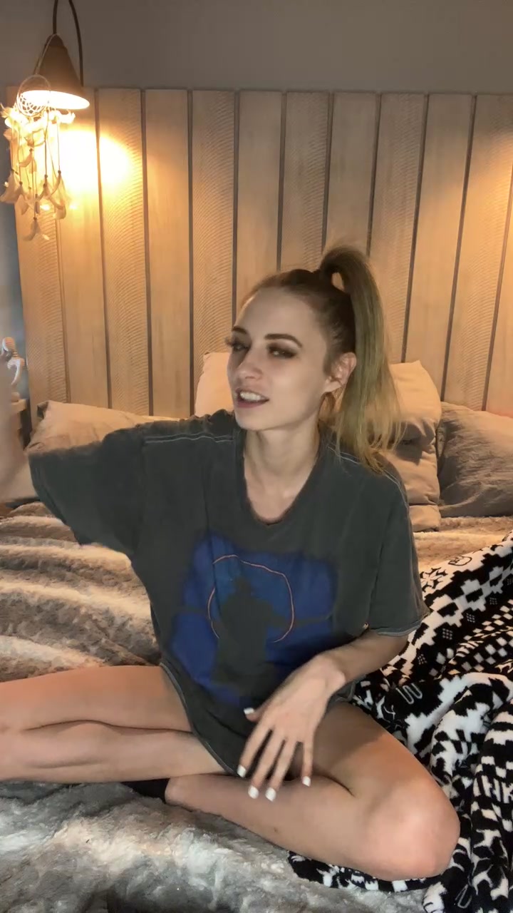 Playing Hogwarts Legacy And Answering Questions Till I Am Naked And Wet
