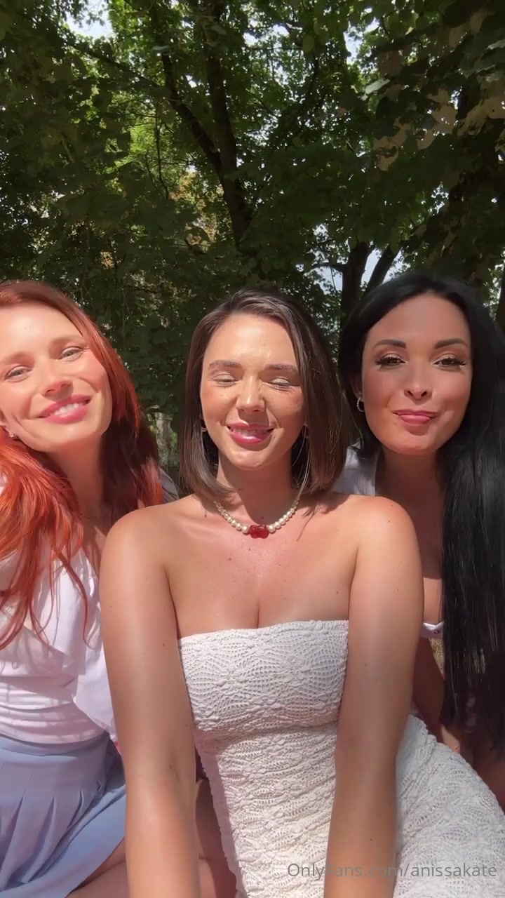 Live Show Tonight At 8Pm Cet On My Onlyfans With My Friends