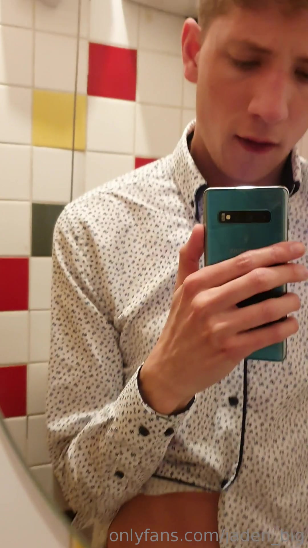 Bathroom Break In Paris