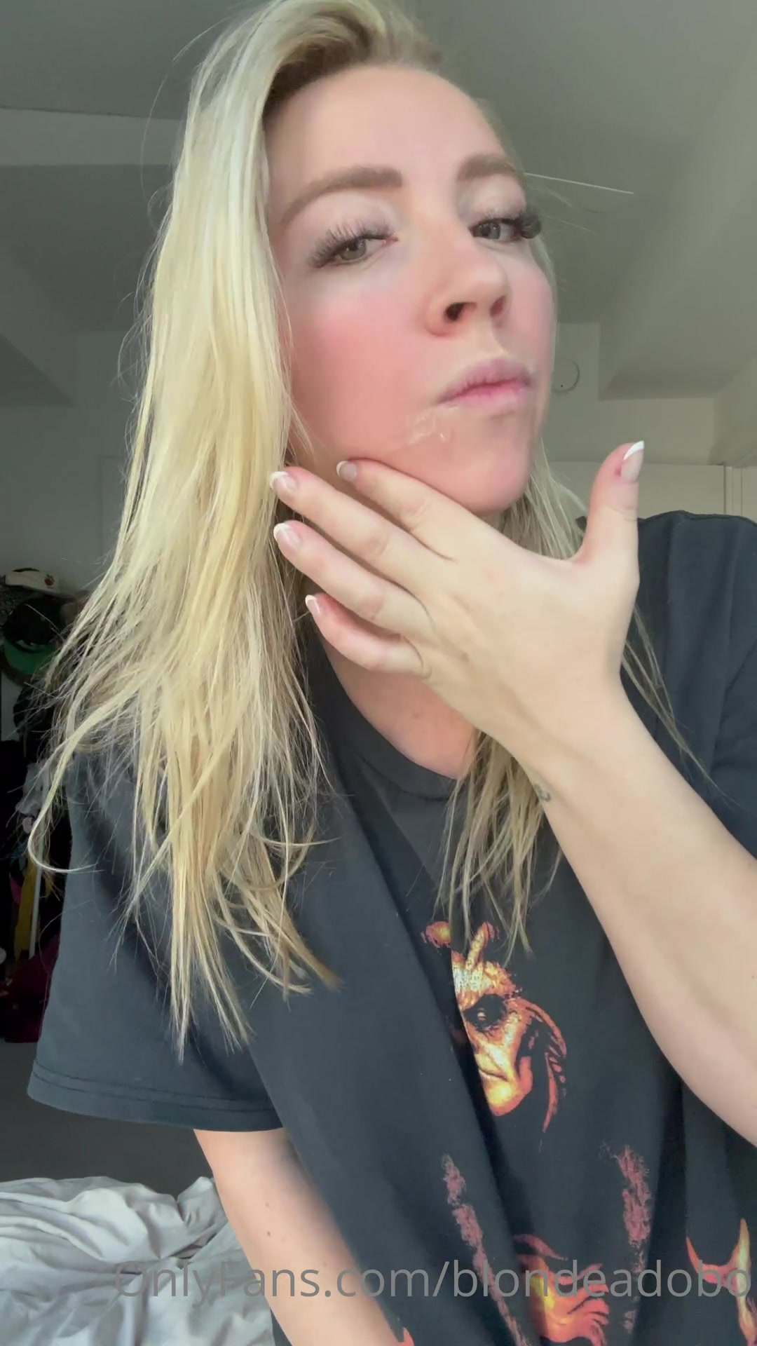 Got Cum All Over My Mouth, Needed To Clean Up Before Starting My Day