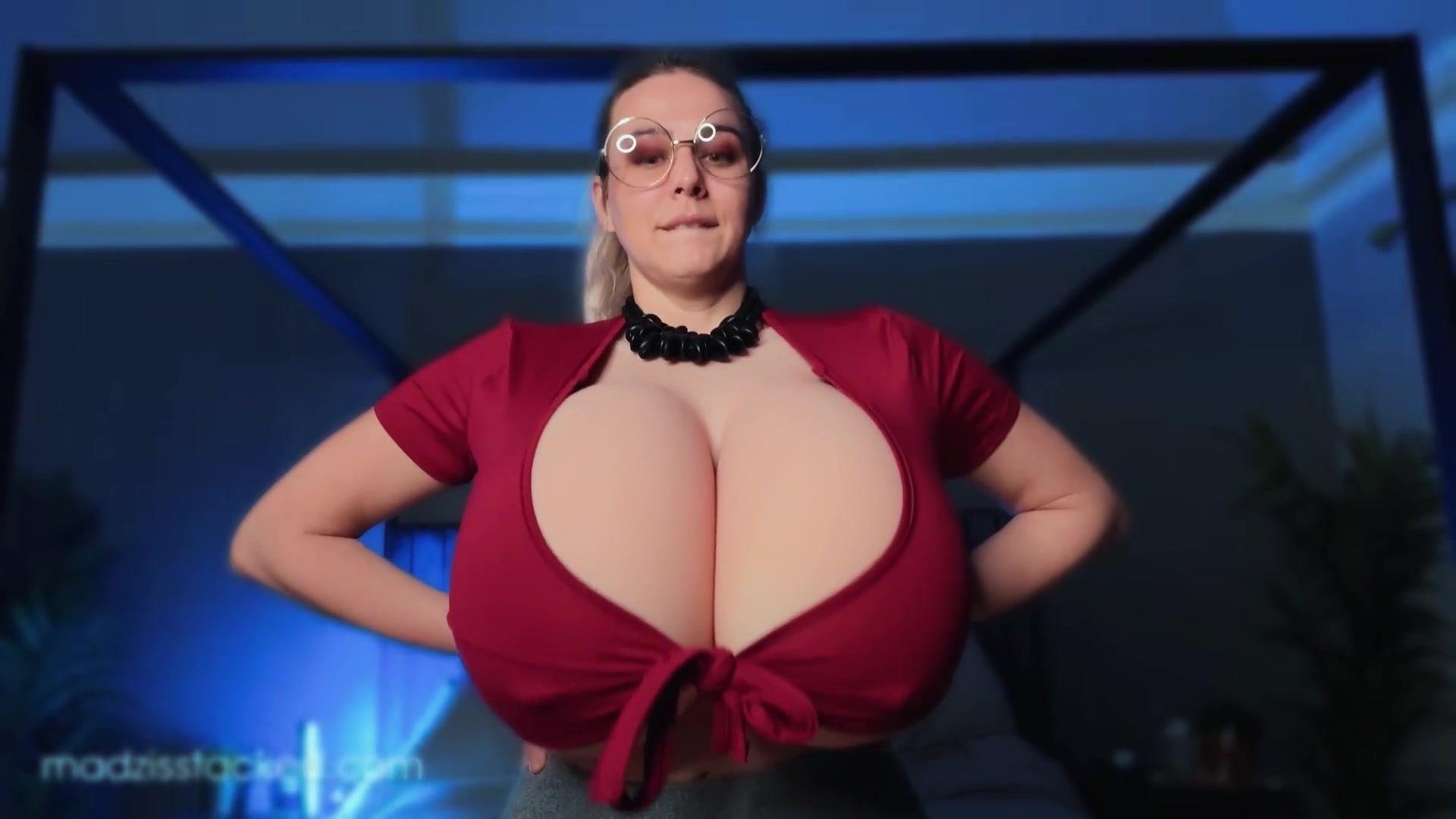 B.E. Quickie: Filling Out A New Red Top