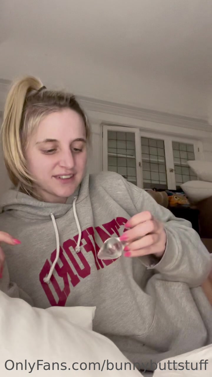 Do You Like Watching Bunny's Face While She Puts Her Plug In And Out A Few Times Tasting In Between?