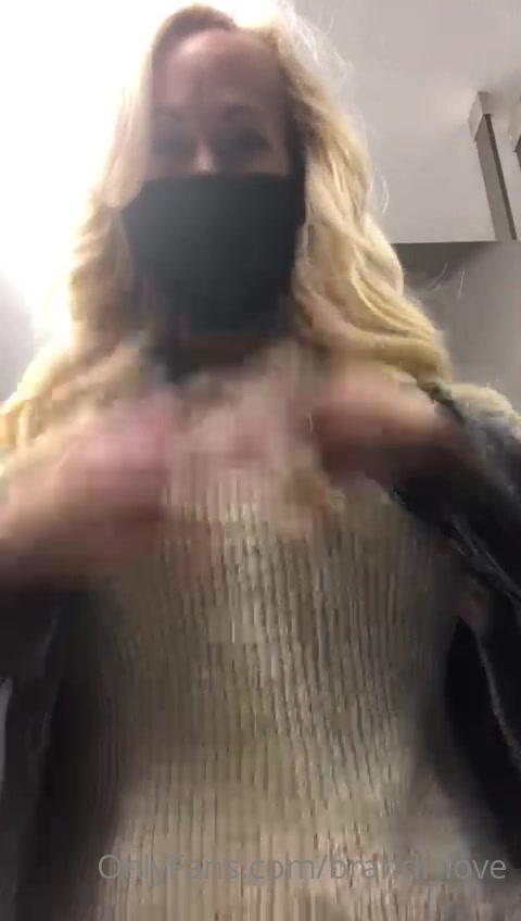 See Me Flash My Boobies 36000 Ft Up In The Air #Tittytuesday