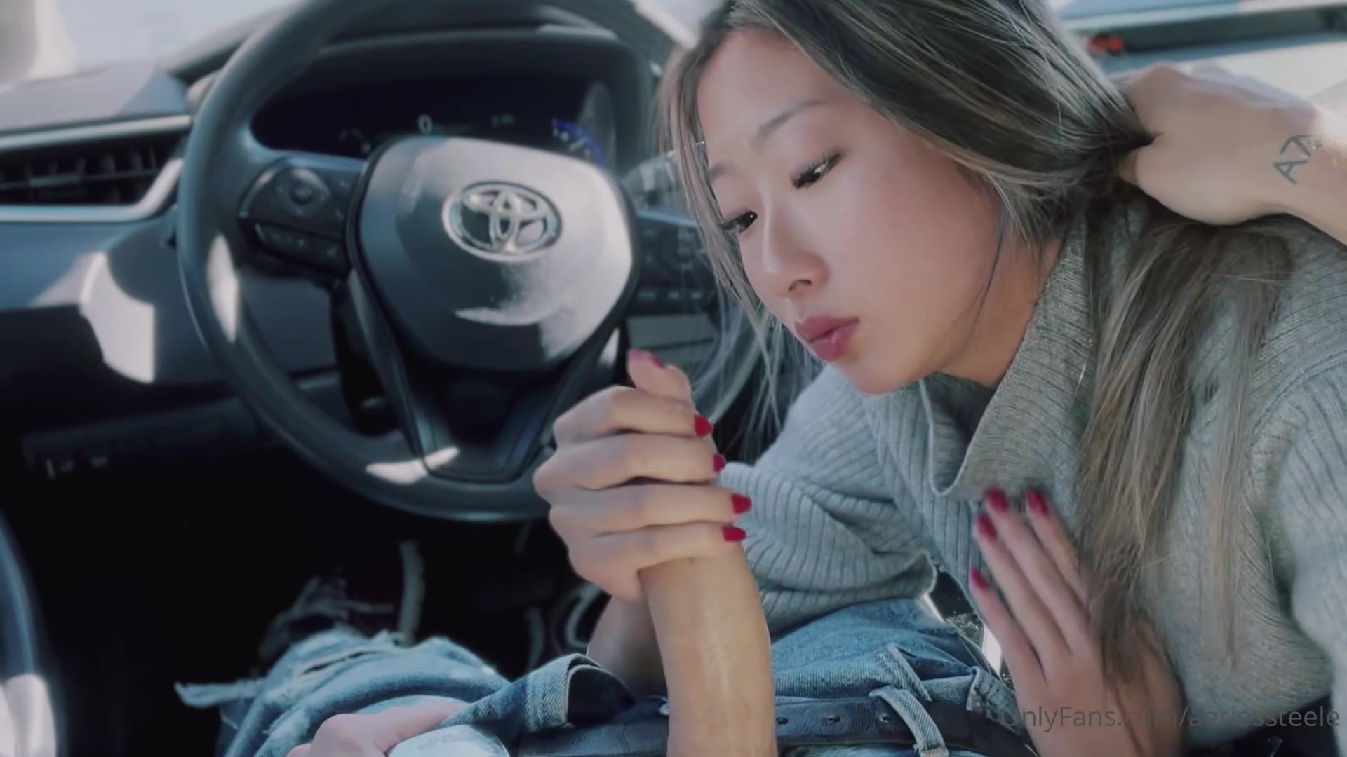 Quick Blowjob After Lunch!