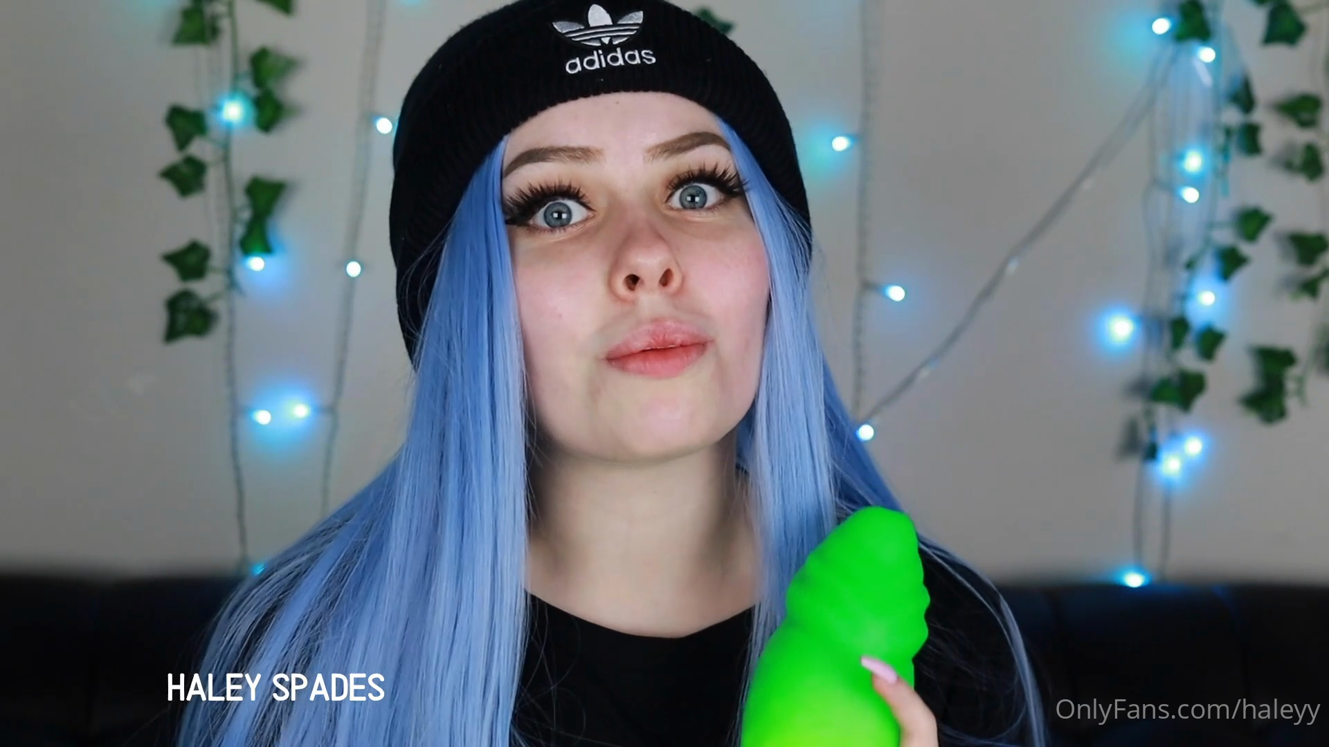 Hiii I Played With My Bad Dragon Dildo Again! (1/2)