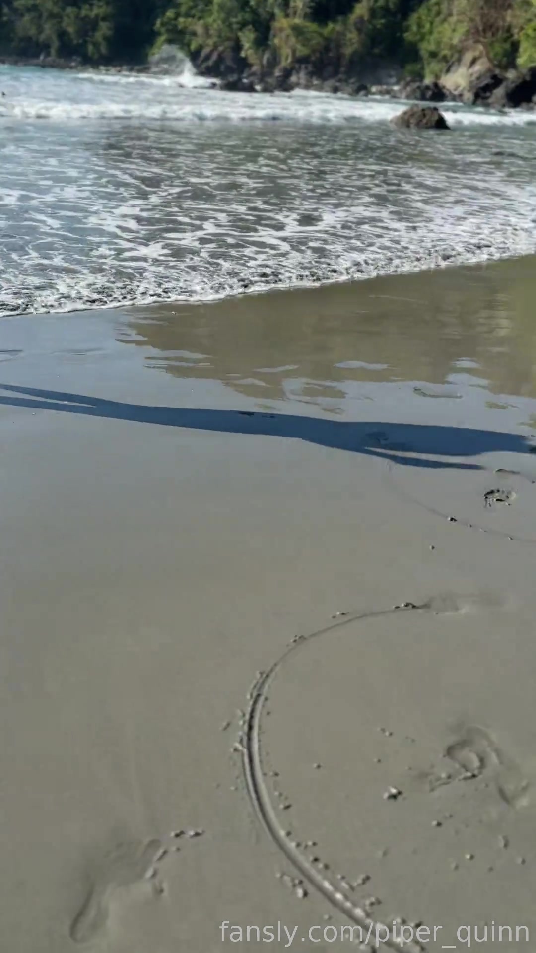 It Didn't Seem Like Anyone At This Beach Minded Me Being Topless 2/3