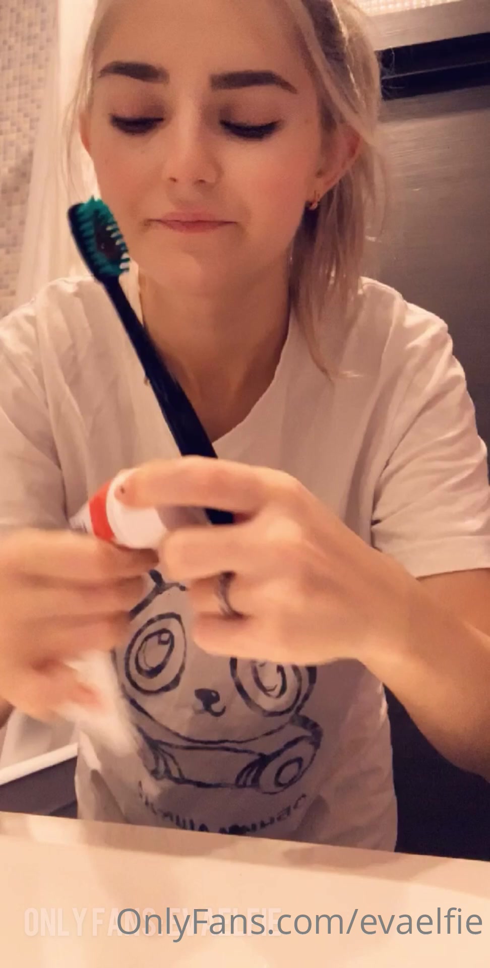 How Pretty Girls Brush Their Teeth