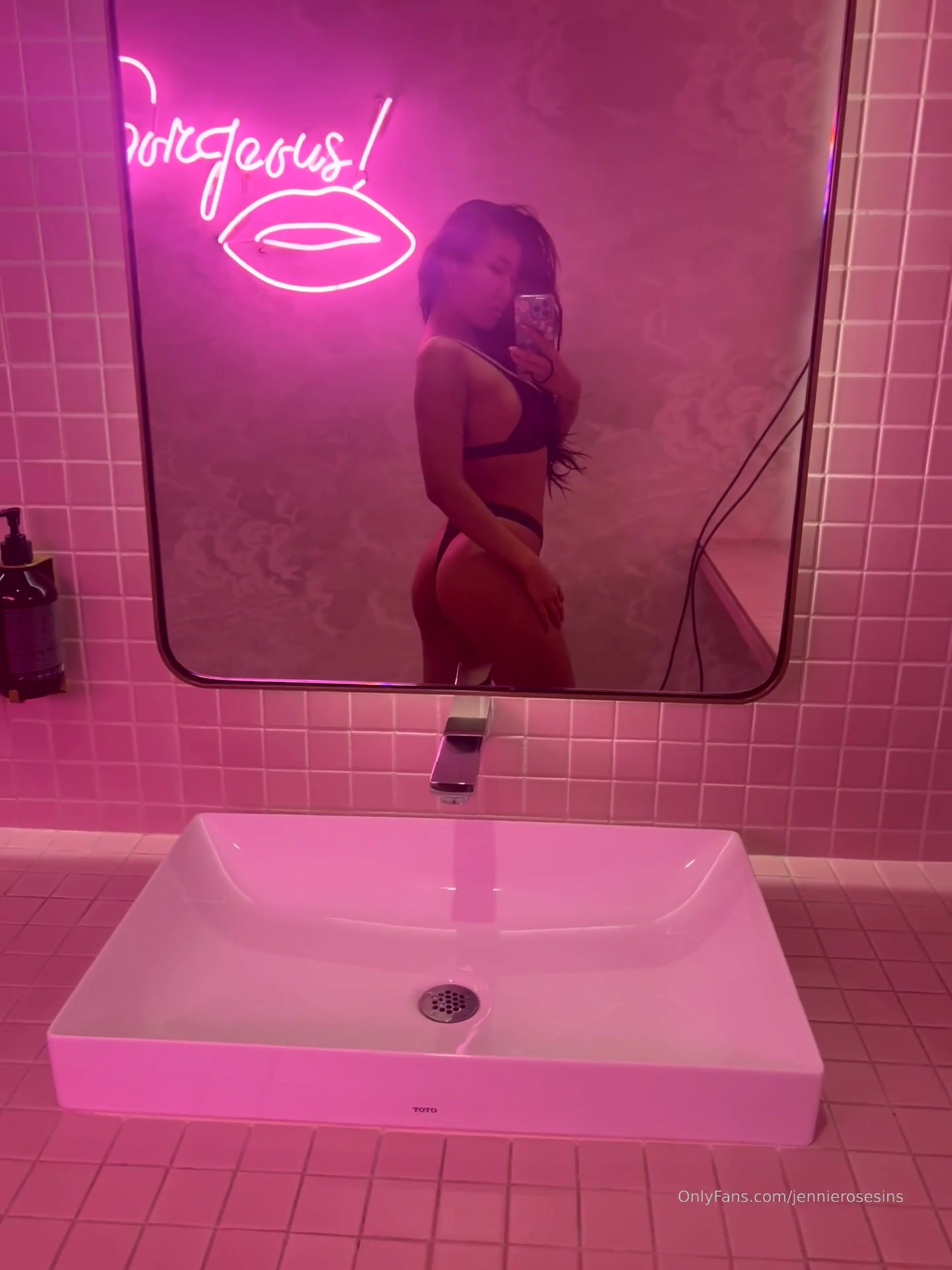 Hi I Have Two Loads Of Fresh Cum Dumped Inside Me, Went To The Gym Like This And Showered