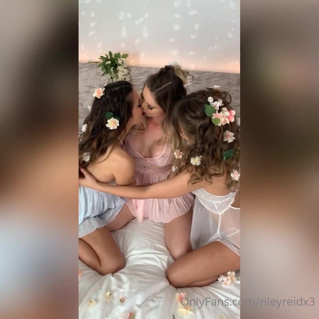 Comment Below If You Wanna See More Of @Morganlux & @Abbiemaley