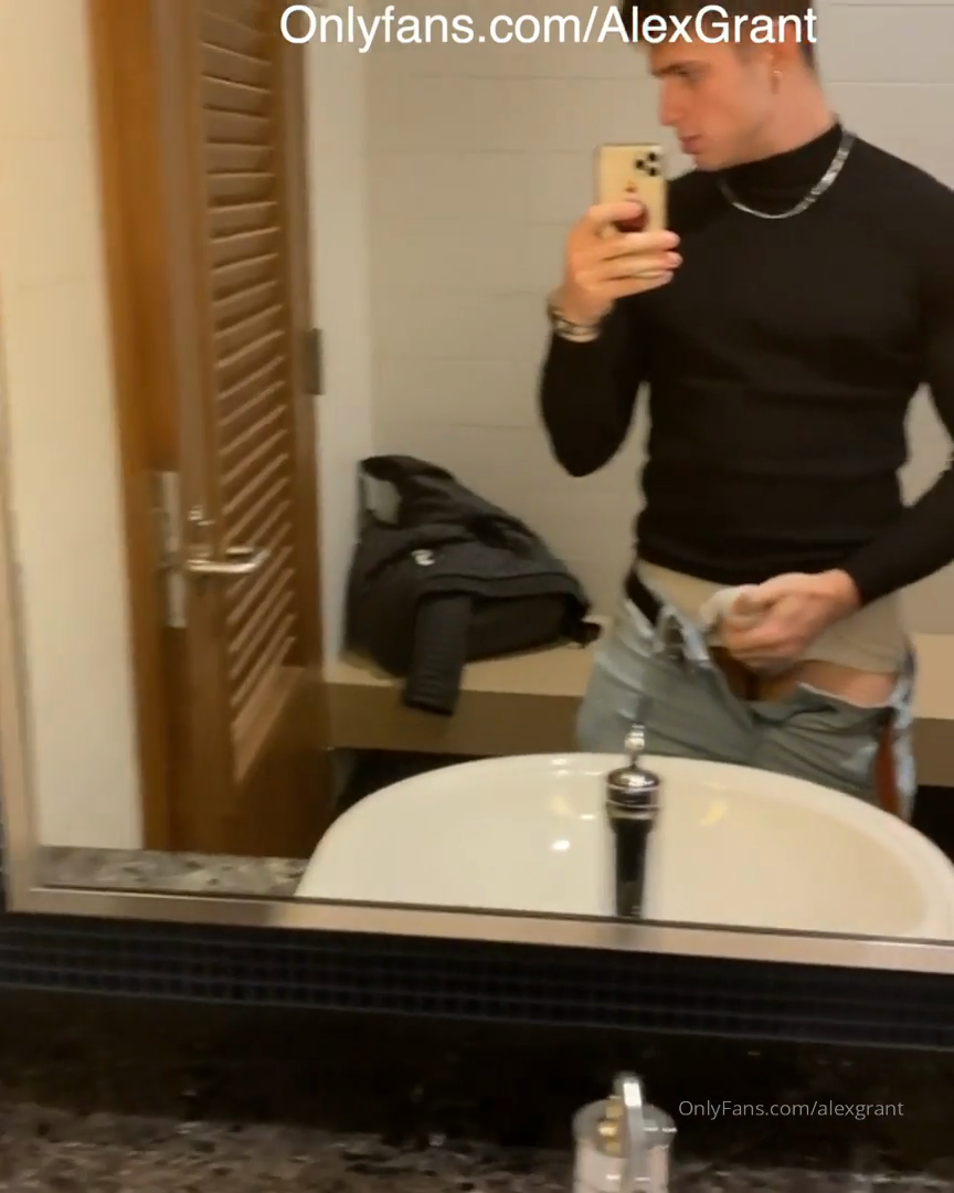 Pulbic Play In The Train Station Lounge With @Tylerkd97