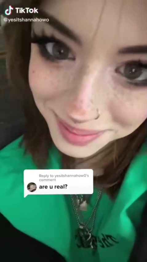 Hannahowo 1990854875