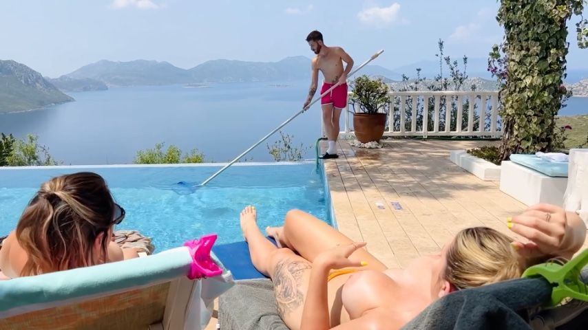 Me And @Innocenthotwifexxx Are Relaxing By The Pool