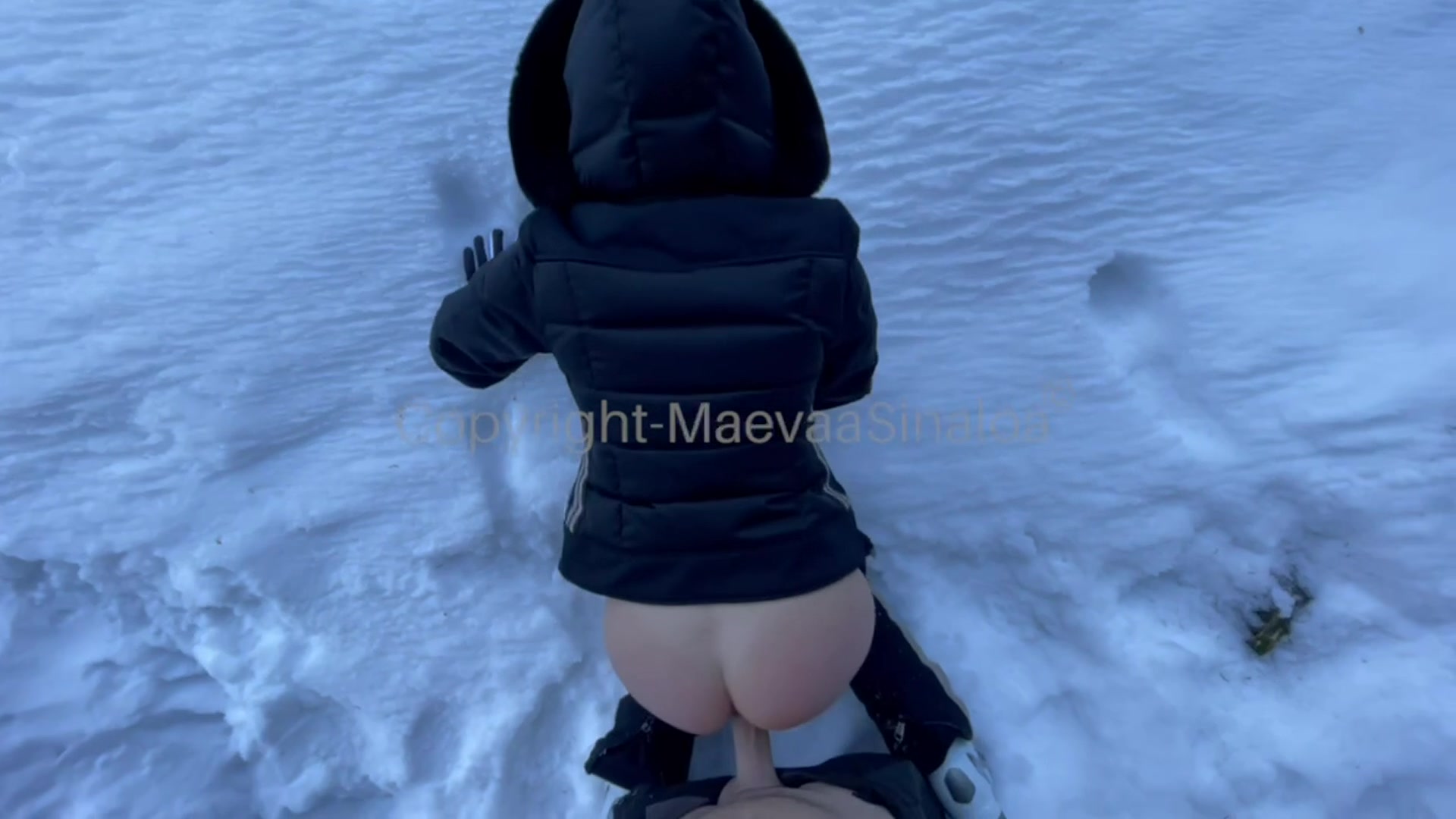 101 - Je Me Fais Baiser Comme Une Chienne En Plein Milieu Des Pistes De Ski Et J'avale Tous Son Sperme