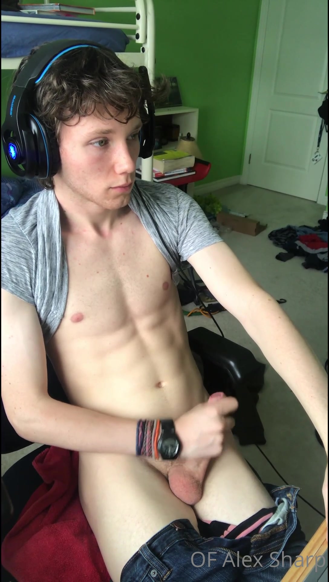 Anyone Else Get Horny During Zoom Class?
