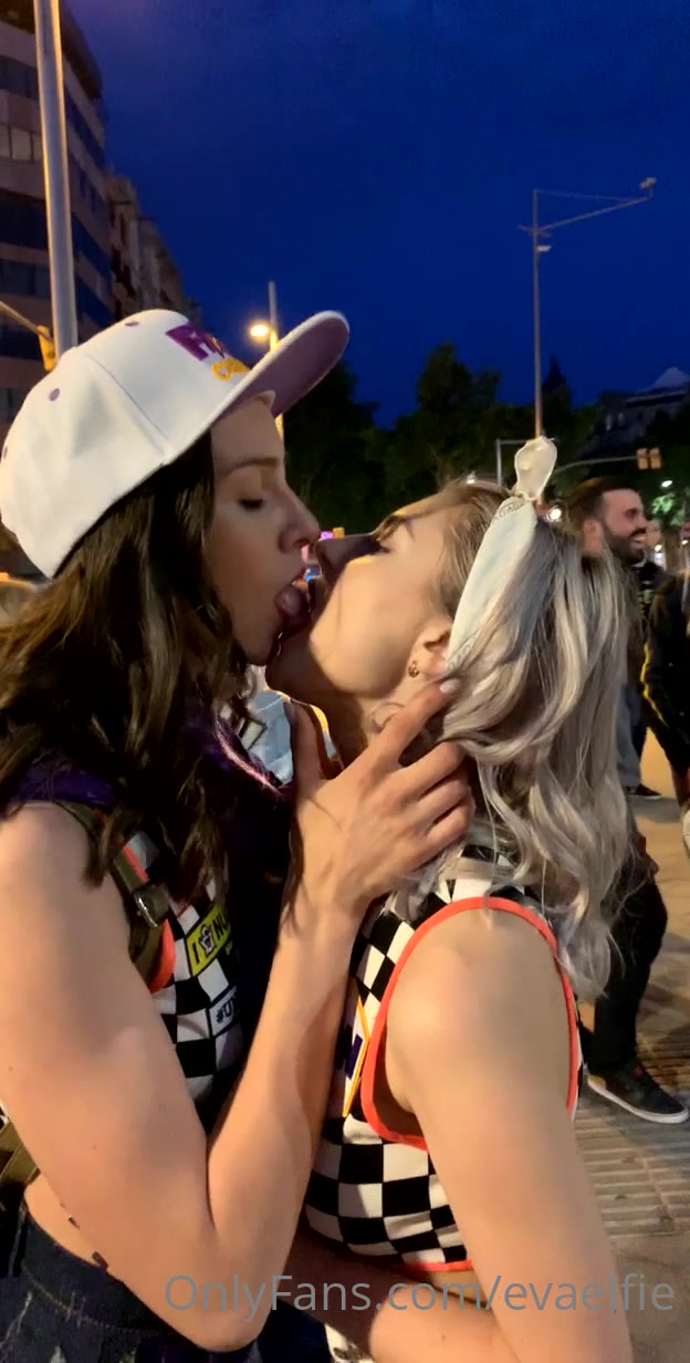 I Love Kissing With Girls